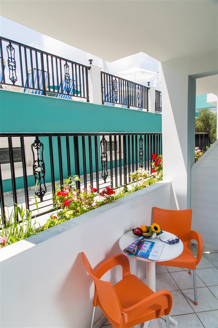 BALCONY STUDIO STAIR VIEW