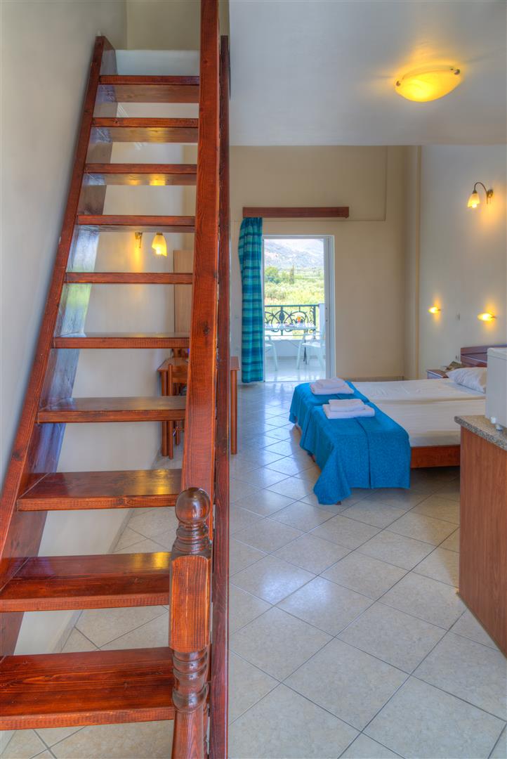 MAISONETTE  DOWN FLOOR STAIRS