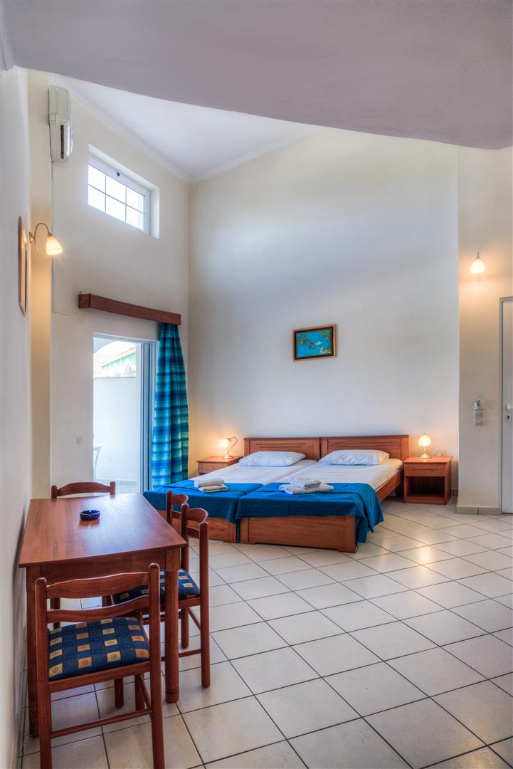APARTMENT 1ST ROOM