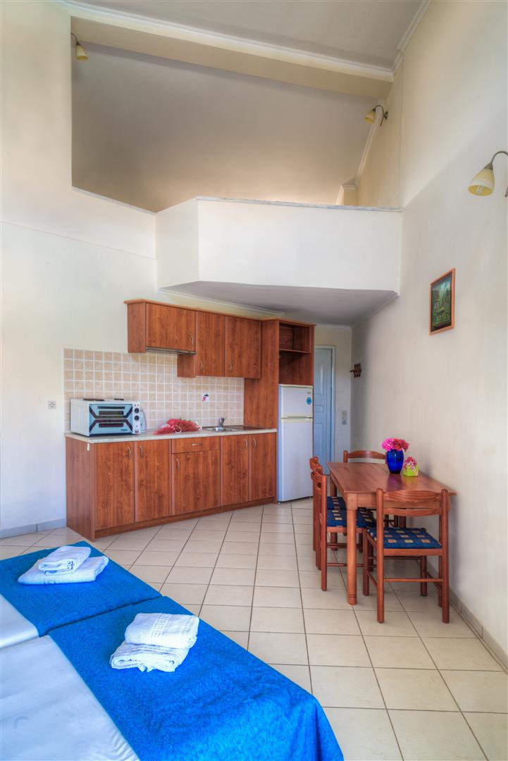 APARTMENT 1ST ROOM AND KITCHEN